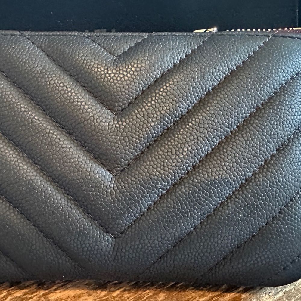 CHANEL Caviar Quilted O-Case - Picture 7 of 10